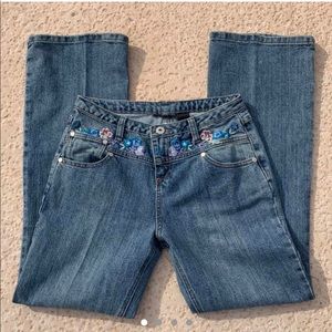 Vintage 90s bootcut embroidered jeans !!